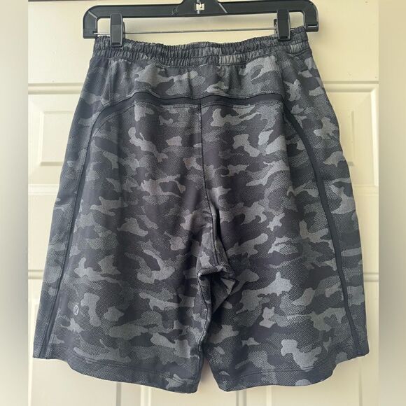 Lululemon Pace Breaker Short - Lined 9"
 in Variegated Black Camo Size S - Picture 5 of 13